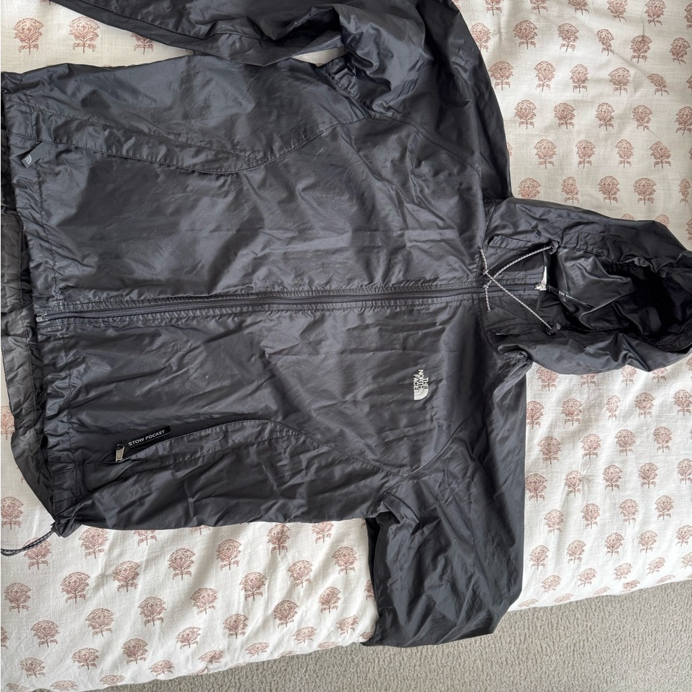The North Face Men's Medium M Black Hooded Wind Jacket
